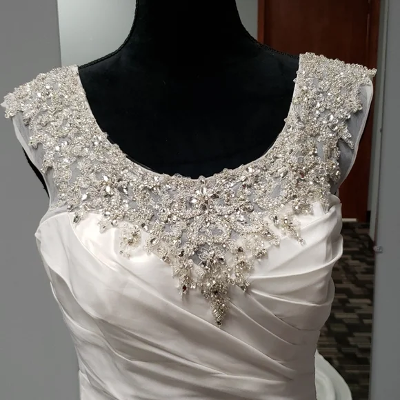 NWT Maggie Sottero wedding, beaded, size 8, mermaid - Picture 2 of 7